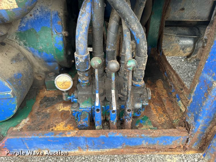 image for item KW9114 1998 Freightliner FLD112 vacuum truck