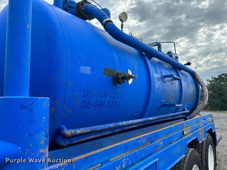 image for item KW9114 1998 Freightliner FLD112 vacuum truck