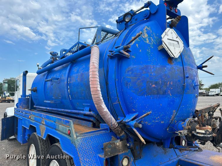 image for item KW9114 1998 Freightliner FLD112 vacuum truck