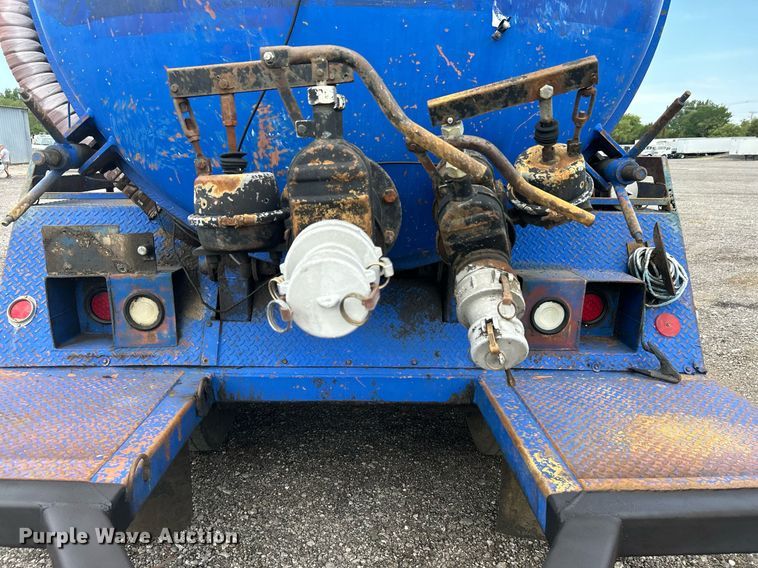 image for item KW9114 1998 Freightliner FLD112 vacuum truck