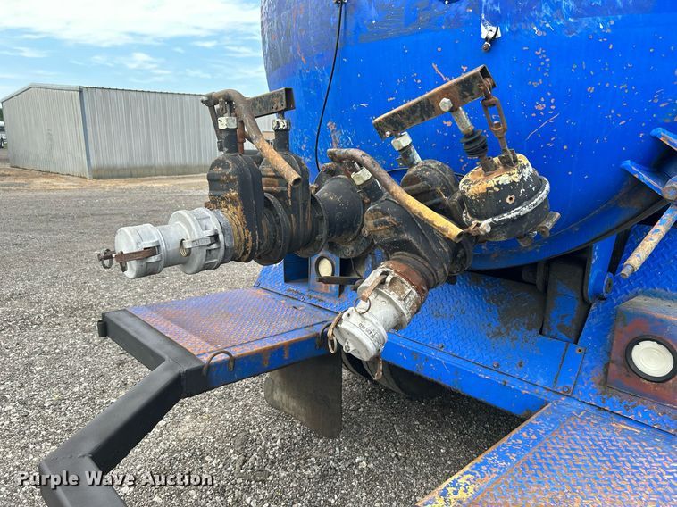 image for item KW9114 1998 Freightliner FLD112 vacuum truck