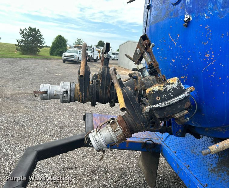 image for item KW9114 1998 Freightliner FLD112 vacuum truck