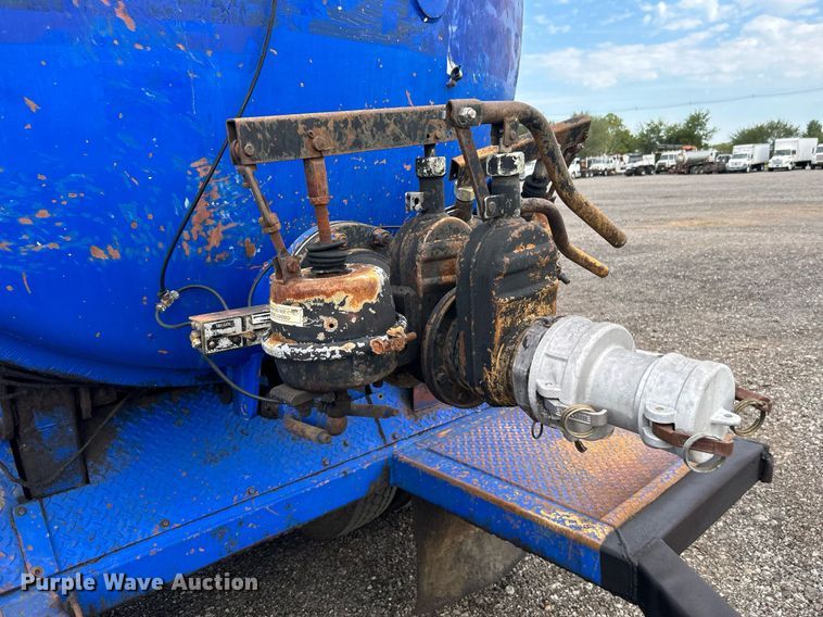 image for item KW9114 1998 Freightliner FLD112 vacuum truck