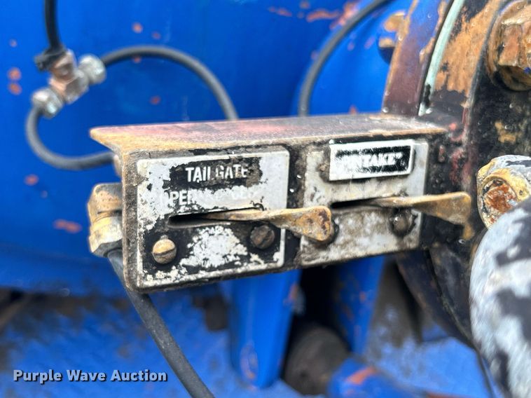 image for item KW9114 1998 Freightliner FLD112 vacuum truck