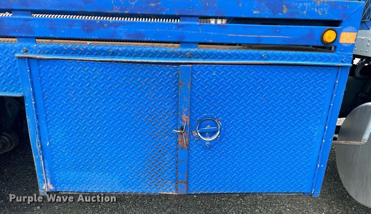 image for item KW9114 1998 Freightliner FLD112 vacuum truck