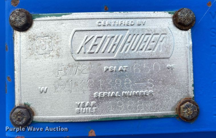 image for item KW9114 1998 Freightliner FLD112 vacuum truck