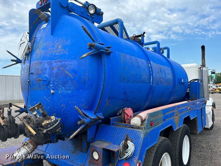 image for item KW9114 1998 Freightliner FLD112 vacuum truck