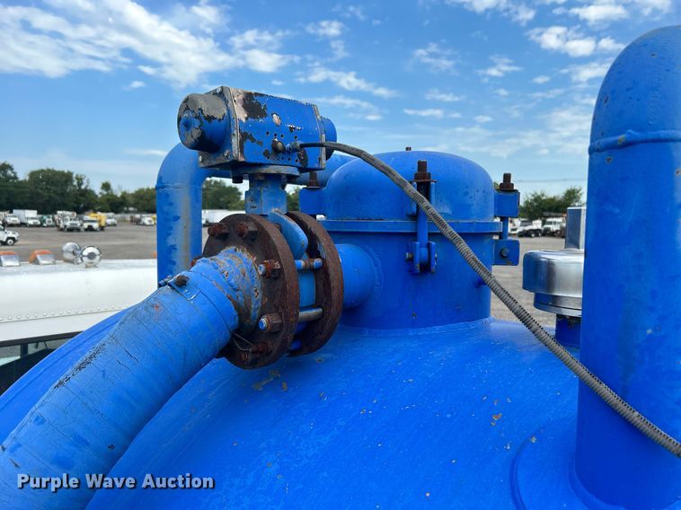 image for item KW9114 1998 Freightliner FLD112 vacuum truck