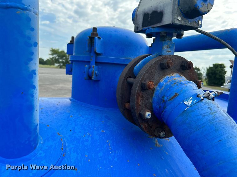 image for item KW9114 1998 Freightliner FLD112 vacuum truck