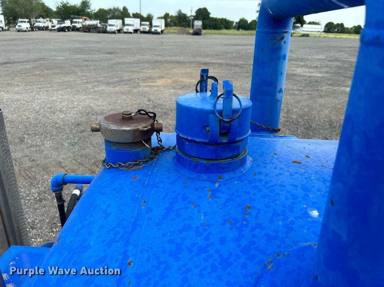 image for item KW9114 1998 Freightliner FLD112 vacuum truck