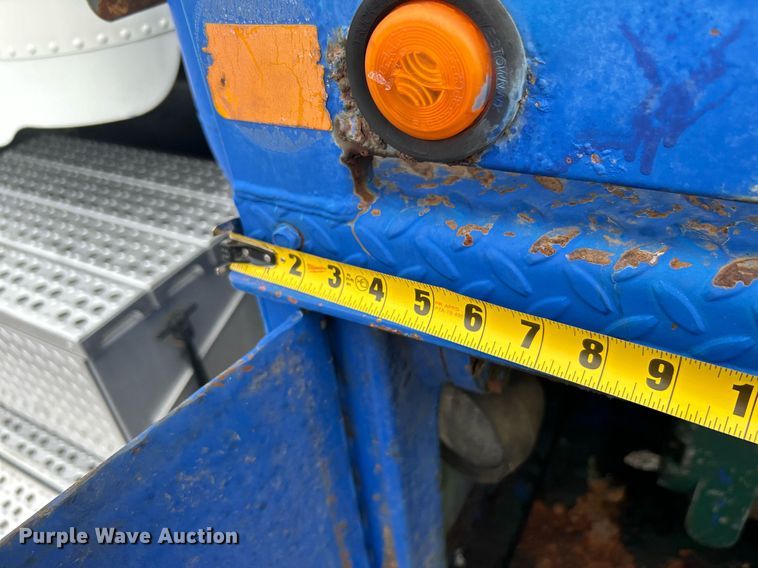 image for item KW9114 1998 Freightliner FLD112 vacuum truck