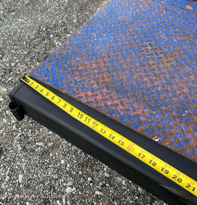 image for item KW9114 1998 Freightliner FLD112 vacuum truck