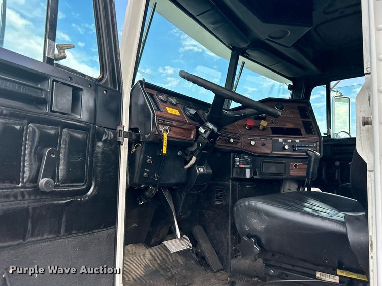 image for item KW9114 1998 Freightliner FLD112 vacuum truck