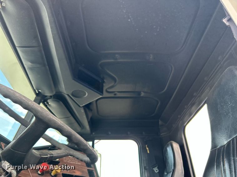 image for item KW9114 1998 Freightliner FLD112 vacuum truck