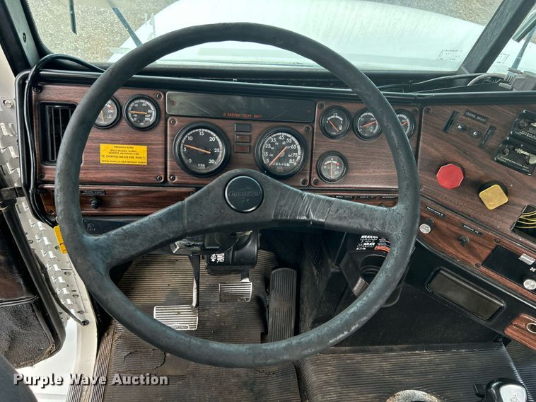 image for item KW9114 1998 Freightliner FLD112 vacuum truck