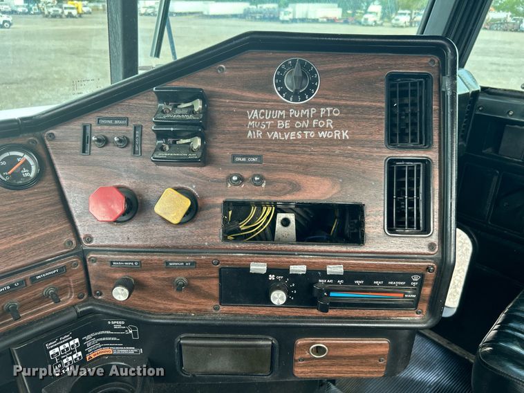 image for item KW9114 1998 Freightliner FLD112 vacuum truck