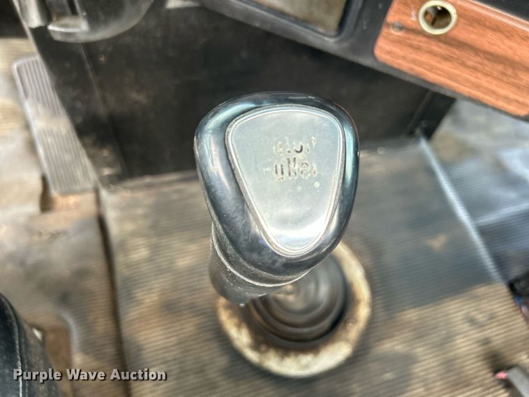 image for item KW9114 1998 Freightliner FLD112 vacuum truck