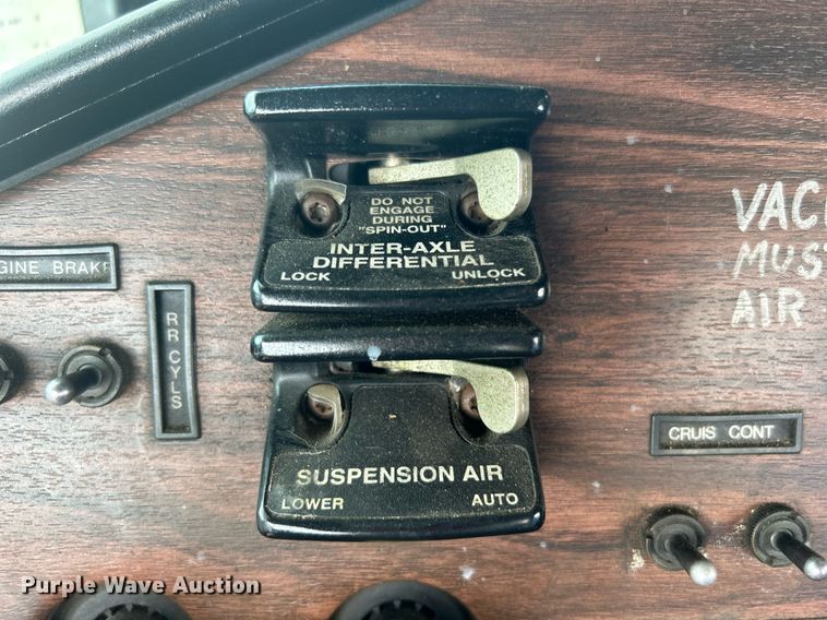 image for item KW9114 1998 Freightliner FLD112 vacuum truck