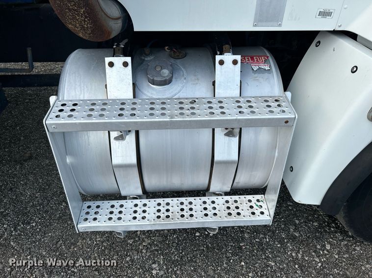 image for item KW9114 1998 Freightliner FLD112 vacuum truck