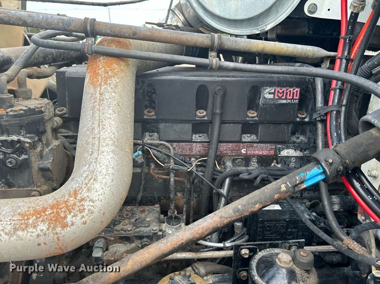 image for item KW9114 1998 Freightliner FLD112 vacuum truck