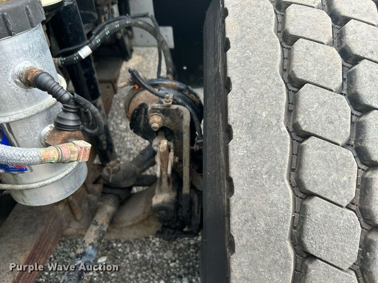 image for item KW9114 1998 Freightliner FLD112 vacuum truck