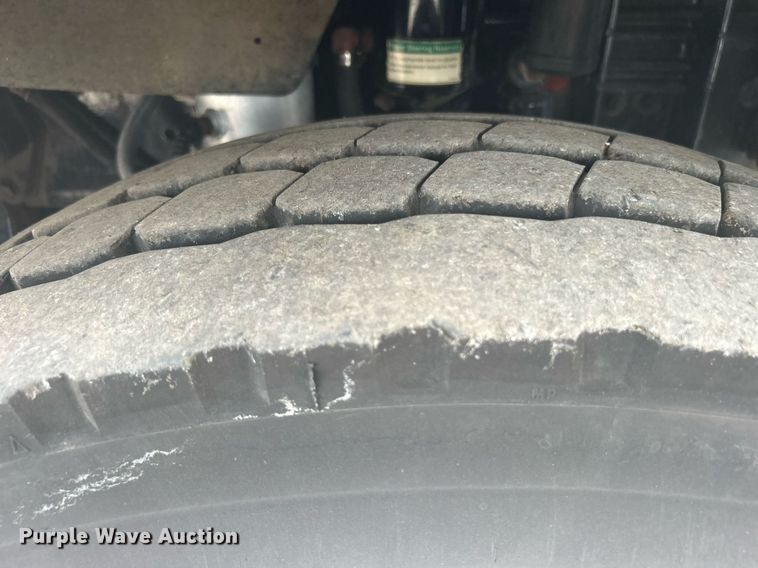 image for item KW9114 1998 Freightliner FLD112 vacuum truck