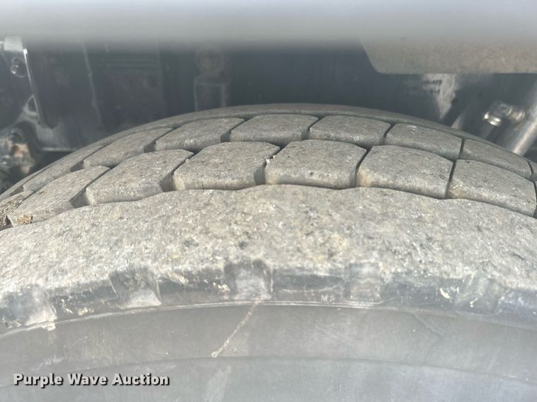 image for item KW9114 1998 Freightliner FLD112 vacuum truck