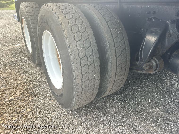 image for item KW9114 1998 Freightliner FLD112 vacuum truck