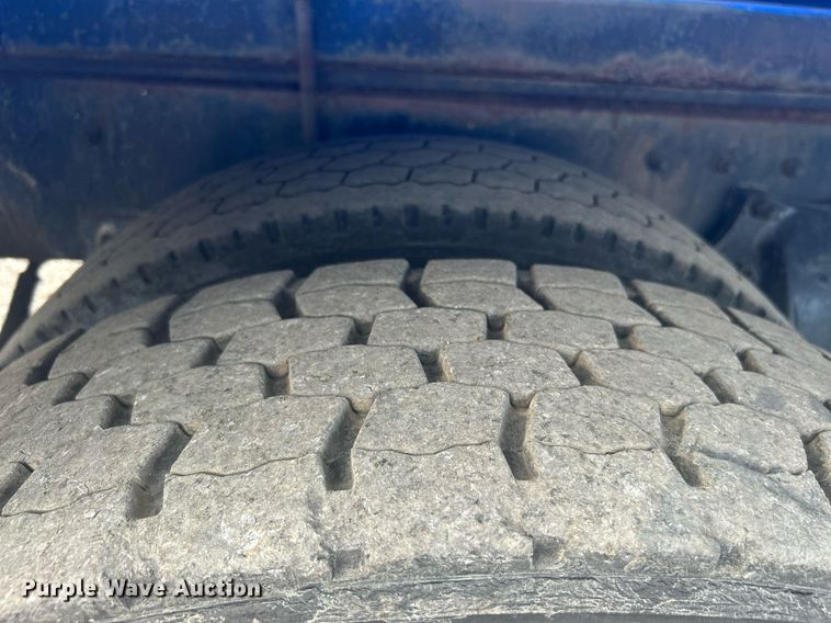 image for item KW9114 1998 Freightliner FLD112 vacuum truck