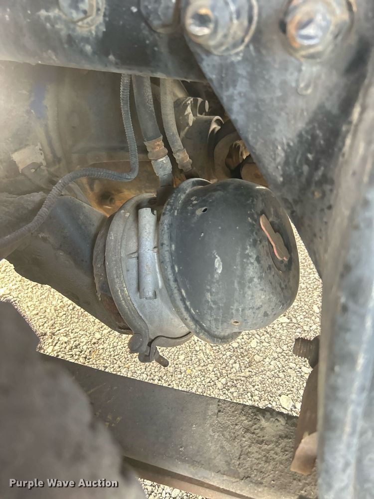 image for item KW9114 1998 Freightliner FLD112 vacuum truck