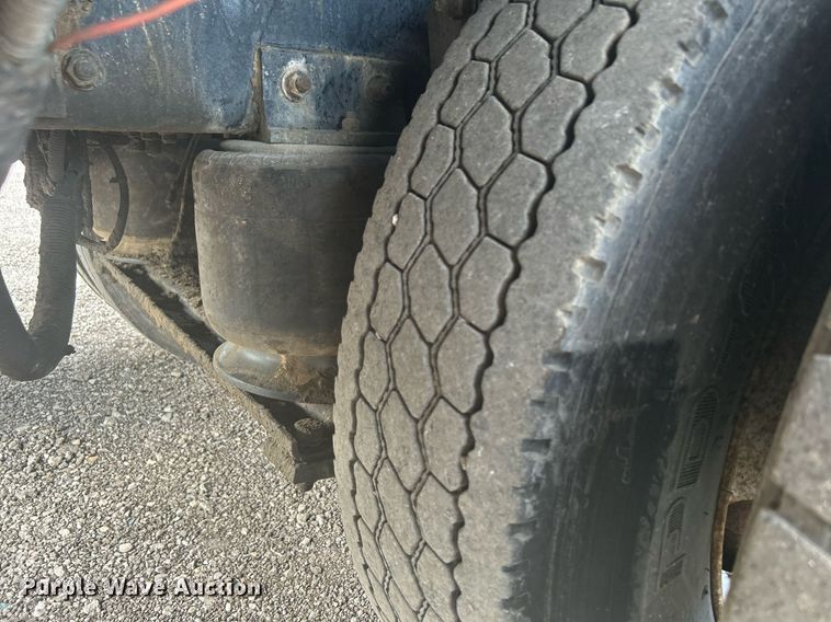 image for item KW9114 1998 Freightliner FLD112 vacuum truck