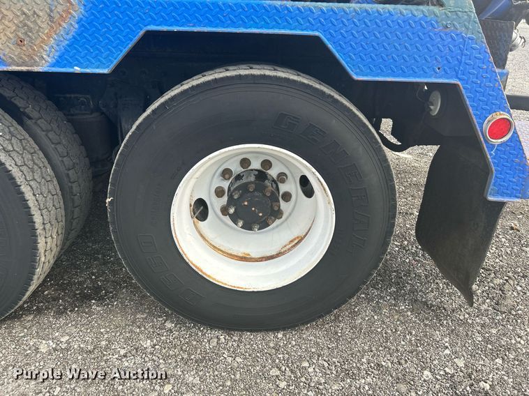 image for item KW9114 1998 Freightliner FLD112 vacuum truck