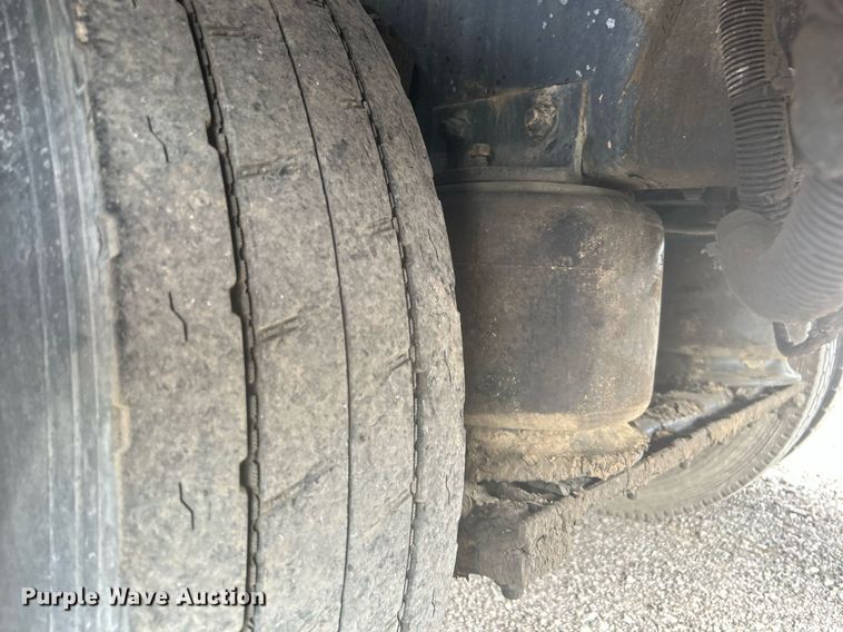 image for item KW9114 1998 Freightliner FLD112 vacuum truck