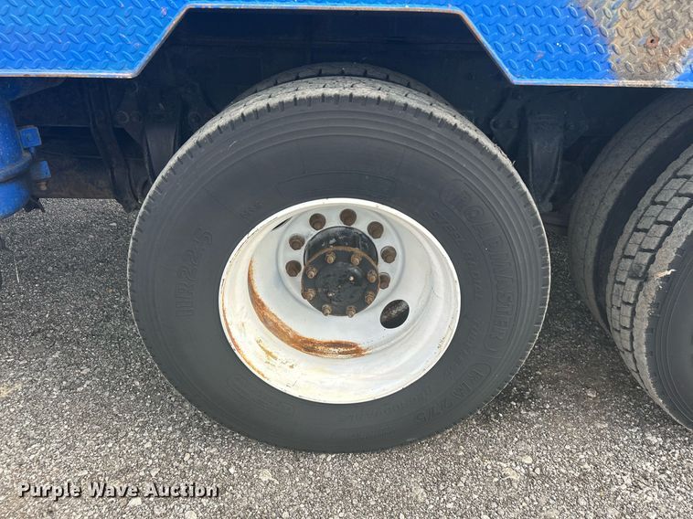 image for item KW9114 1998 Freightliner FLD112 vacuum truck