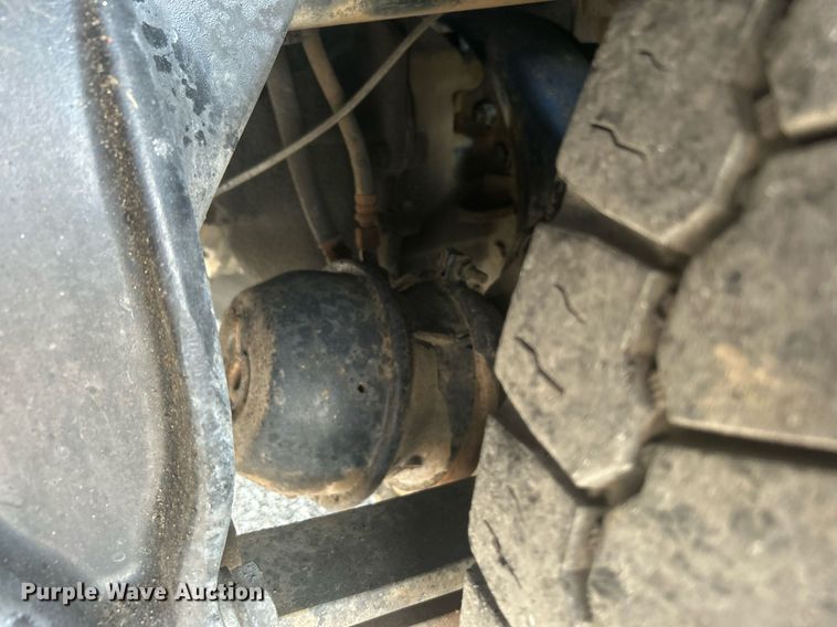 image for item KW9114 1998 Freightliner FLD112 vacuum truck