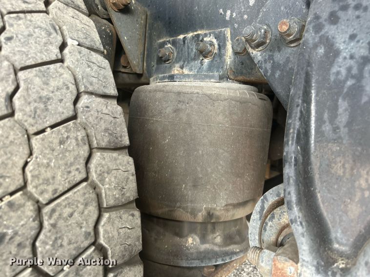 image for item KW9114 1998 Freightliner FLD112 vacuum truck