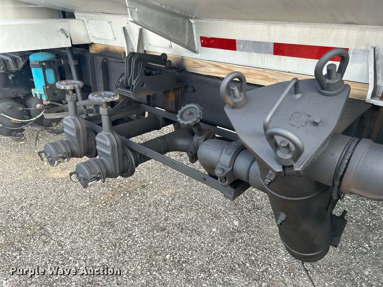 image for item KW9116 2006 International 4400  fuel truck