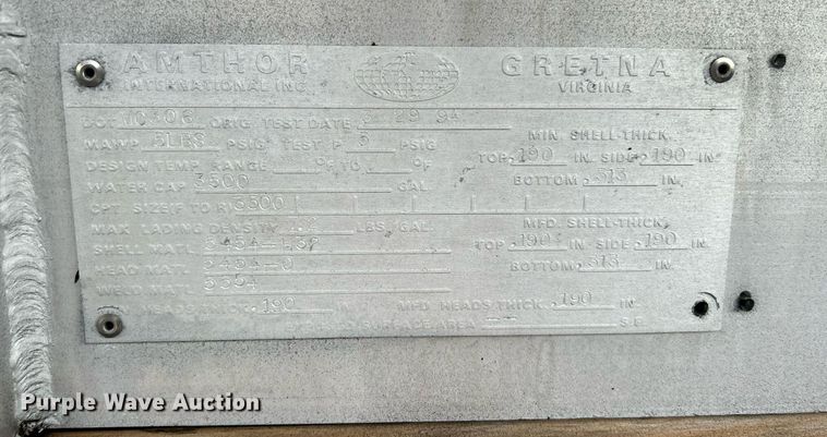 image for item KW9116 2006 International 4400  fuel truck