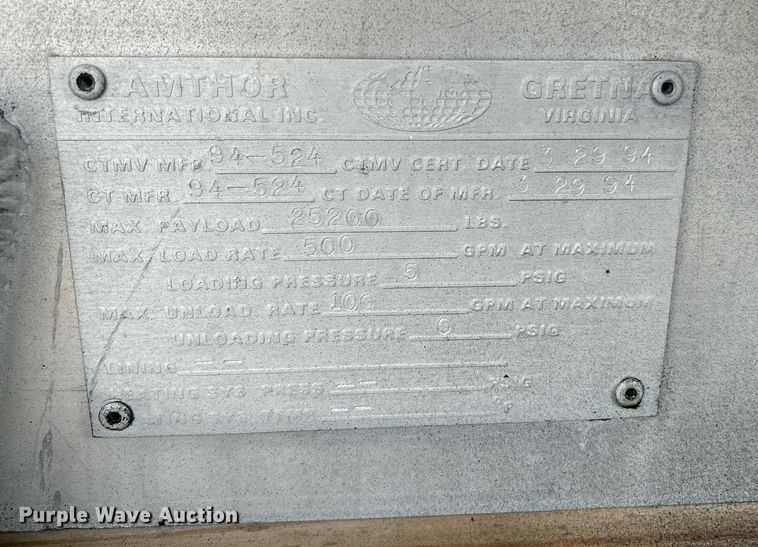 image for item KW9116 2006 International 4400  fuel truck