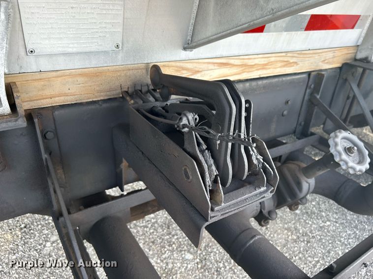 image for item KW9116 2006 International 4400  fuel truck