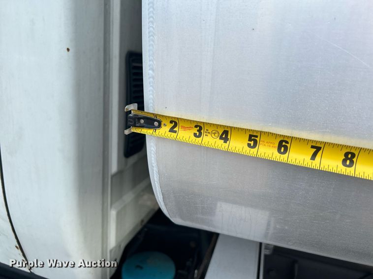 image for item KW9116 2006 International 4400  fuel truck