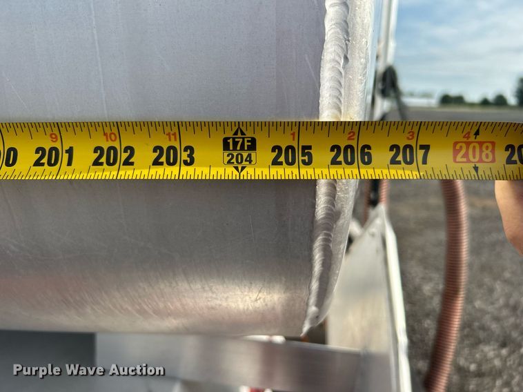 image for item KW9116 2006 International 4400  fuel truck