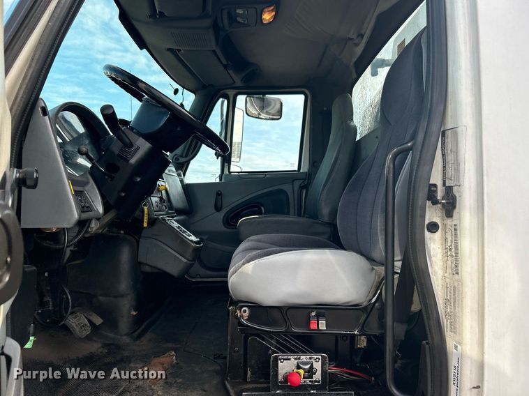 image for item KW9116 2006 International 4400  fuel truck