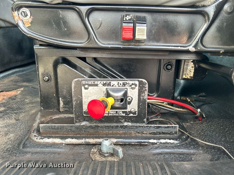 image for item KW9116 2006 International 4400  fuel truck