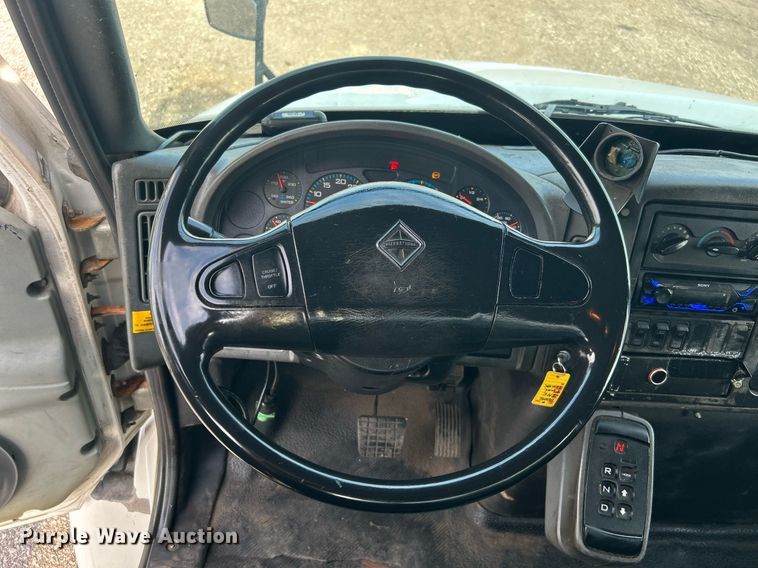 image for item KW9116 2006 International 4400  fuel truck