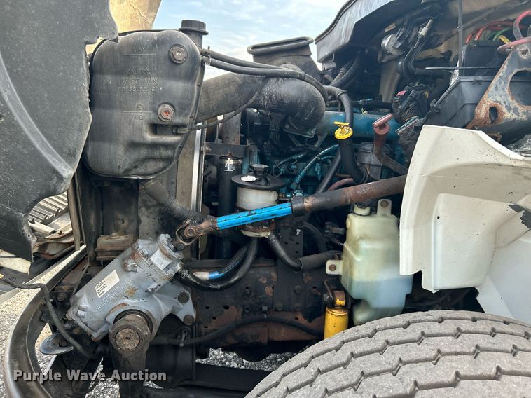 image for item KW9116 2006 International 4400  fuel truck