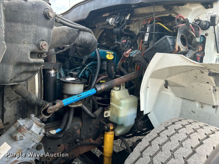 image for item KW9116 2006 International 4400  fuel truck