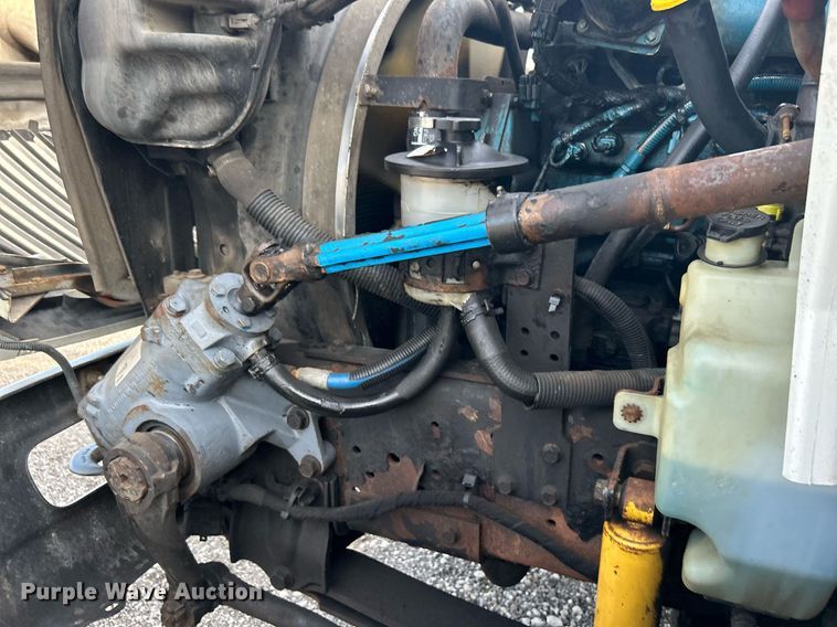 image for item KW9116 2006 International 4400  fuel truck