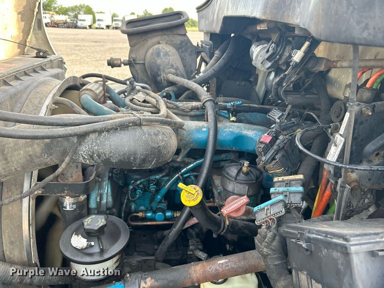 image for item KW9116 2006 International 4400  fuel truck