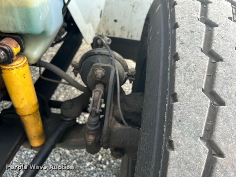 image for item KW9116 2006 International 4400  fuel truck